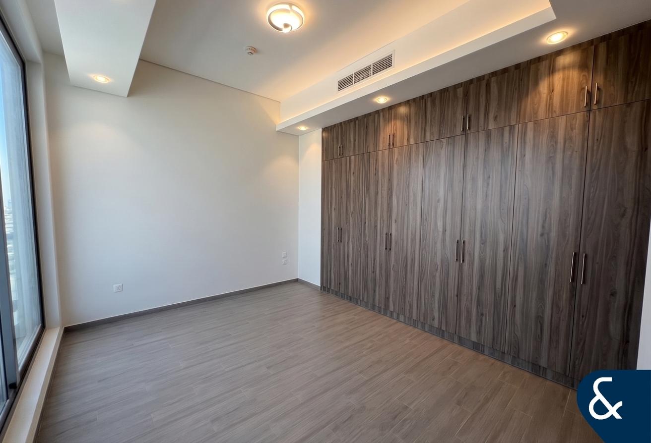 6 Bed | Private Pool | Elevator | Brand New photo 2