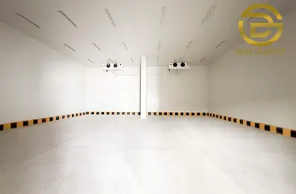 Warehouse - Studio - 2 Bathrooms for rent in Umm Ramool - Dubai