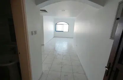 Apartment - 2 Bedrooms - 2 Bathrooms for rent in Abu shagara Building 2 - Budaniq - Al Qasimia - Sharjah