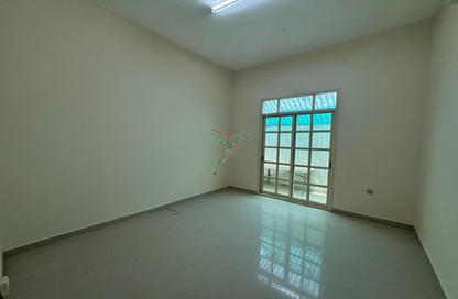 Apartment - 3 Bedrooms - 3 Bathrooms for rent in Al Dafeinah - Asharej - Al Ain