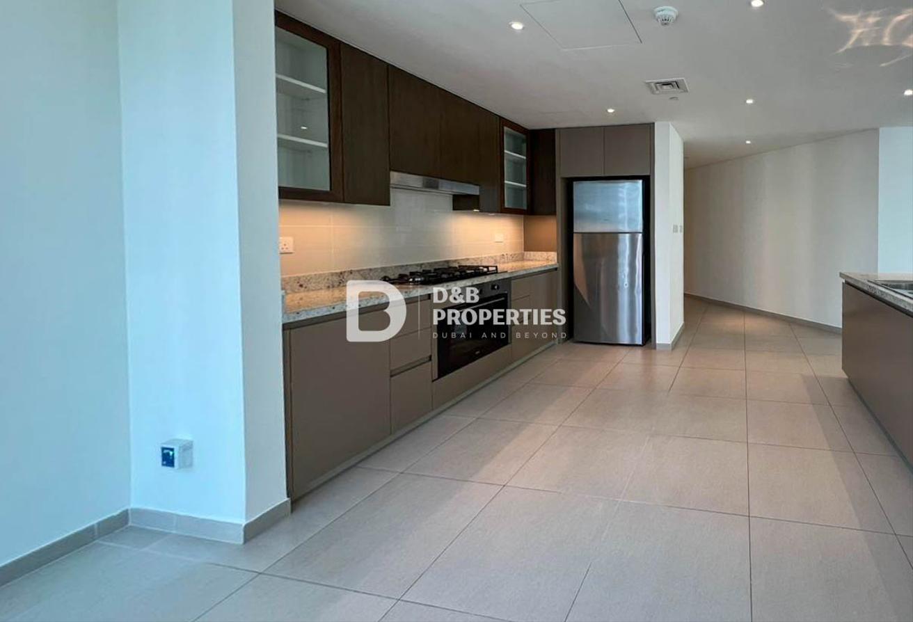 Large Layout | City View | Well Maintained photo 5