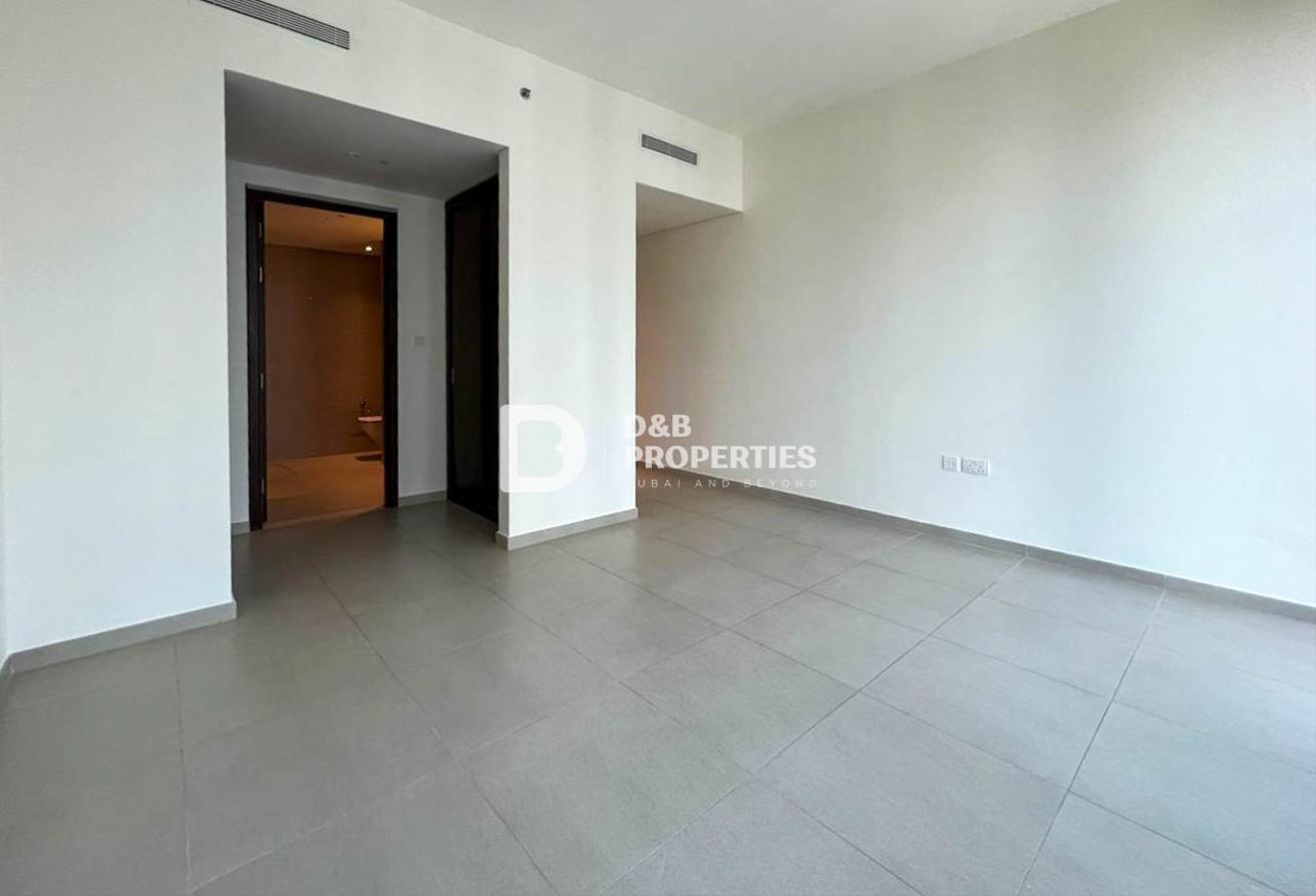 Large Layout | City View | Well Maintained photo 6