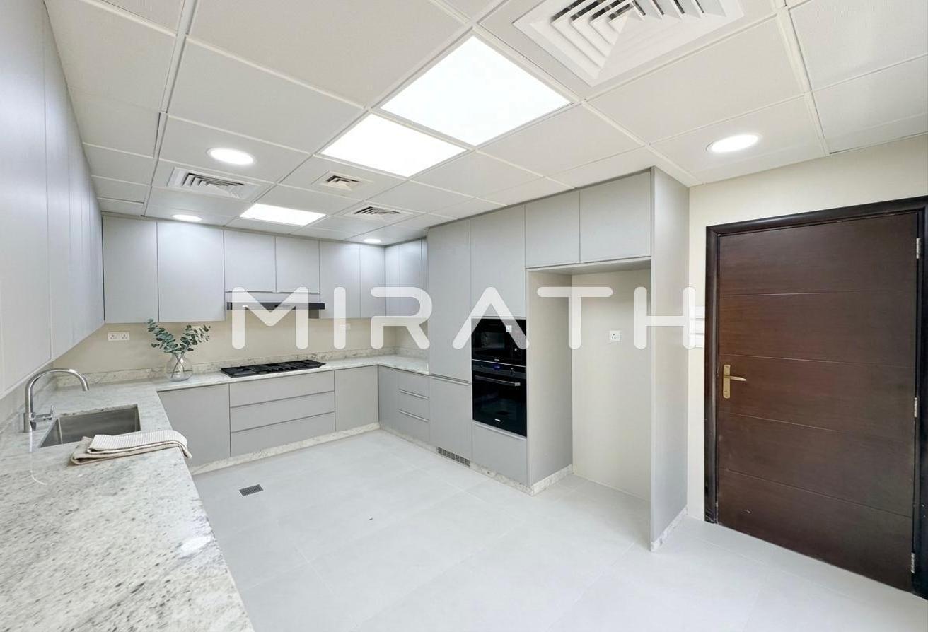 NEW SPACIOUS VILLA | HUGE BACKYARD photo 8
