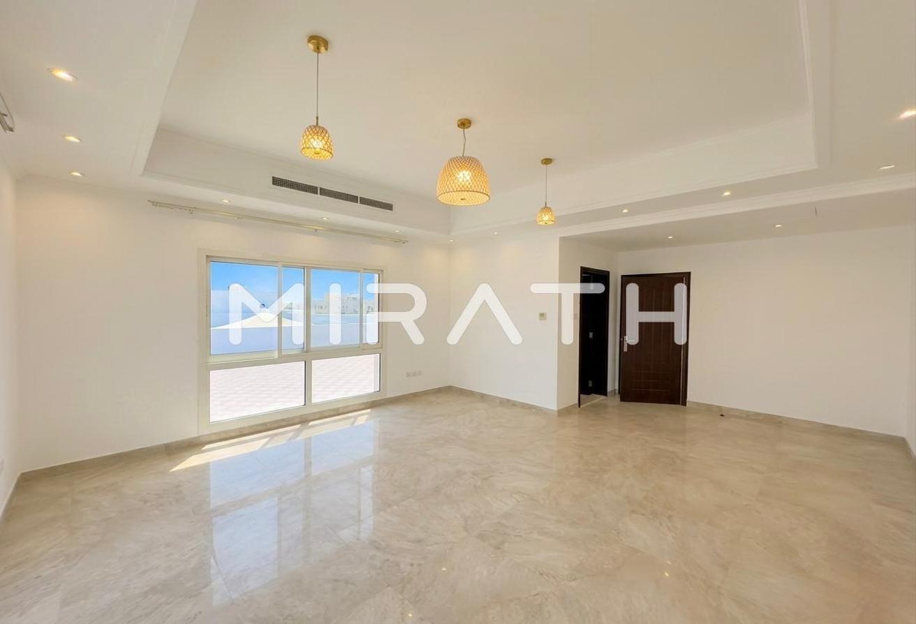 NEW SPACIOUS VILLA | HUGE BACKYARD photo 6