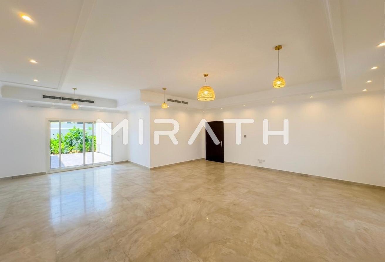 NEW SPACIOUS VILLA | HUGE BACKYARD photo 5