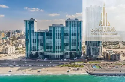 شقة - غرفة نوم - 2 حمامات للبيع في مساكن كورنيش عجمان - طريق كورنيش عجمان - عجمان
