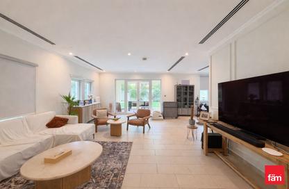 Villa - 3 - 5 for sale in District 7 - Jumeirah Park - Dubai