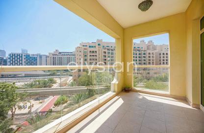 Apartment - 2 Bedrooms - 3 Bathrooms for rent in Al Hallawi - Shoreline Apartments - Palm Jumeirah - Dubai