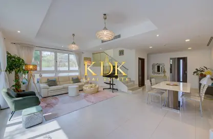 فيلا - 4 غرف نوم - 6 حمامات للايجار في فيلات كمفي - منطقة 11 - قرية جميرا الدائرية - دبي