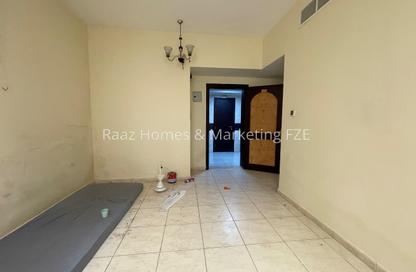 Apartment - 1 - 1 for rent in Al Plaza Building - Al Ghuair - Al Gharb - Sharjah Apartment - 1 - 1 for rent in Al Plaza Building - Al Ghuair - Al Gharb - Sharjah