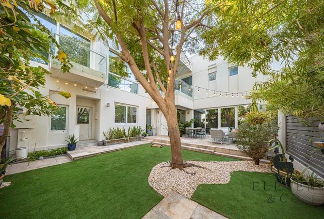 Exclusive | Upgraded | Private Corner Plot