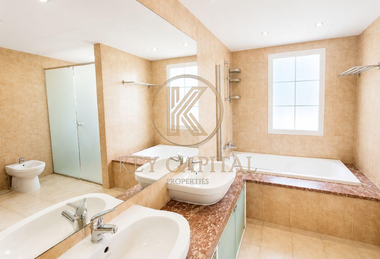 Rare Corner Unit | Private Garden | Family Home photo 8