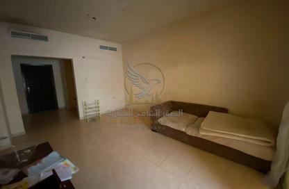 Apartment - 2 Bedrooms - 2 Bathrooms for rent in Al Qulaya'ah - Al Sharq - Sharjah