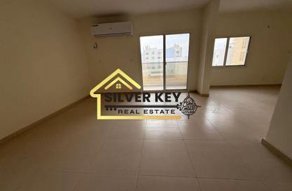 Apartment - 2 - 3 for rent in Al Majaz 2 - Al Majaz - Sharjah Apartment - 2 - 3 for rent in Al Majaz 2 - Al Majaz - Sharjah