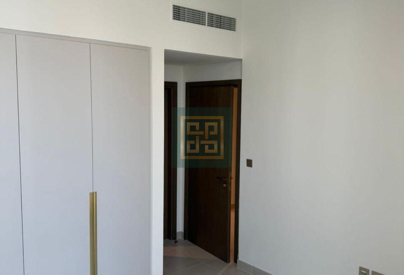 Spacious | Premium Unit | Vacant photo 8