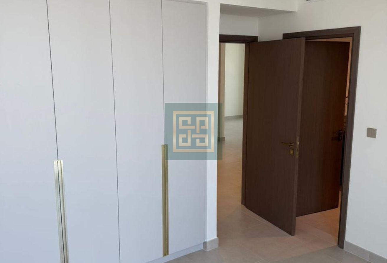 Spacious | Premium Unit | Vacant photo 4