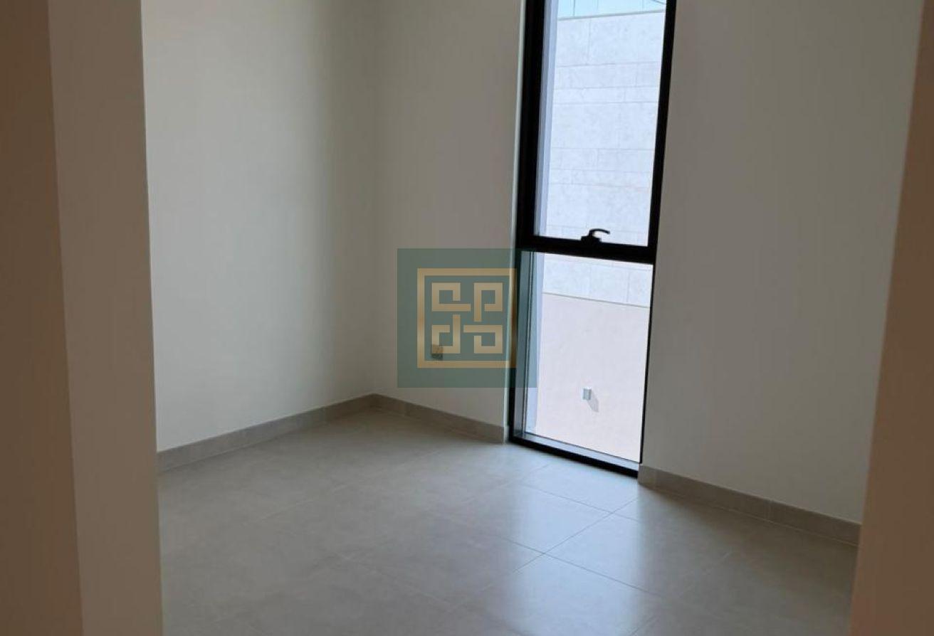 Spacious | Premium Unit | Vacant photo 11