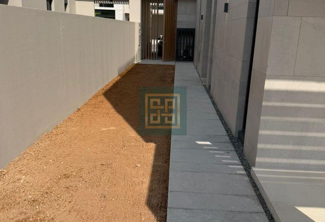 Spacious | Premium Unit | Vacant photo 6