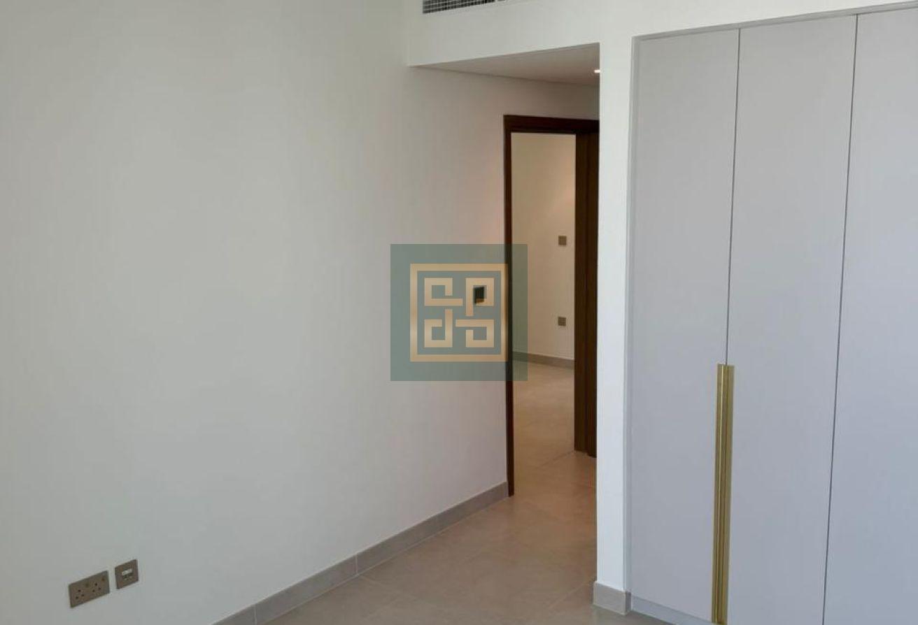 Spacious | Premium Unit | Vacant photo 5