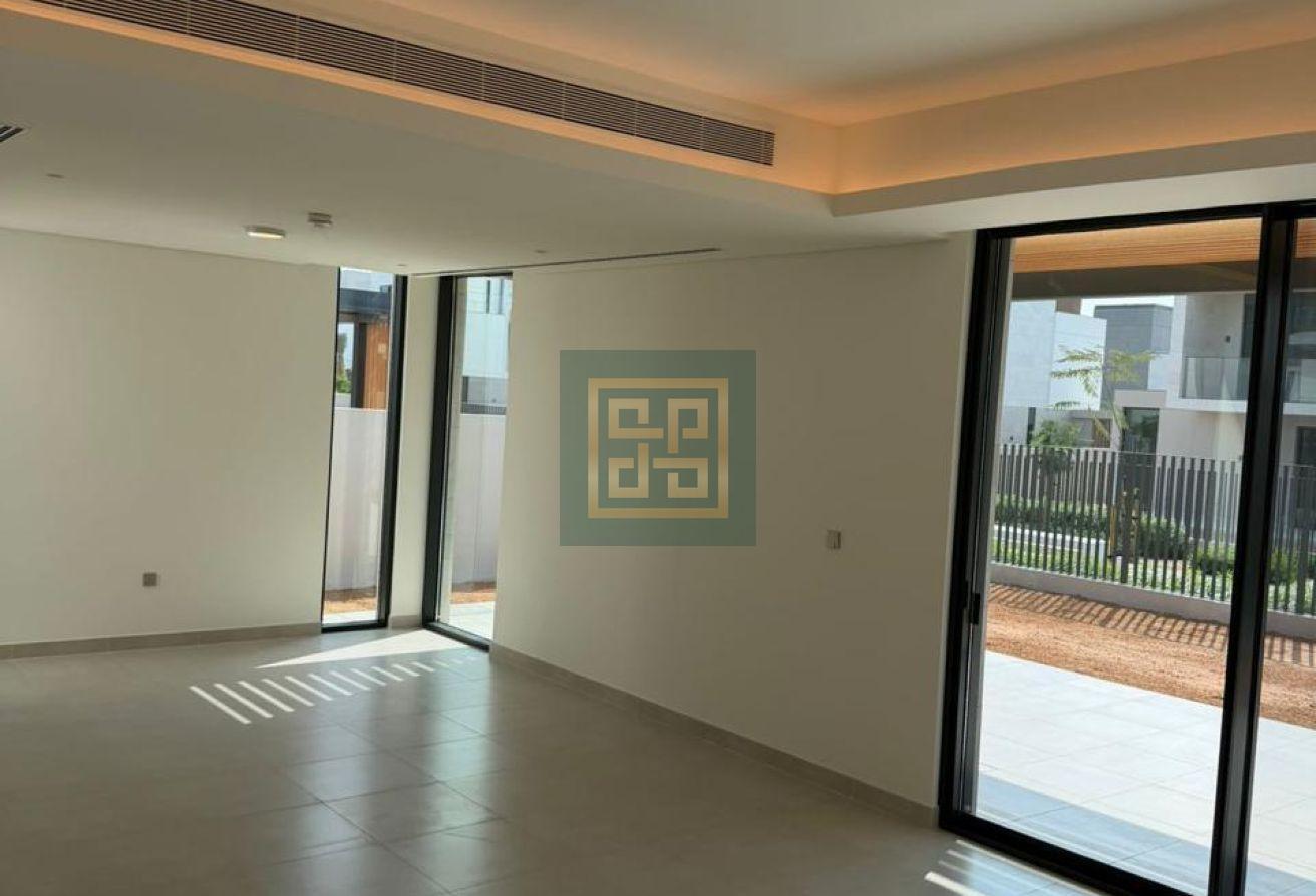 Spacious | Premium Unit | Vacant photo 2