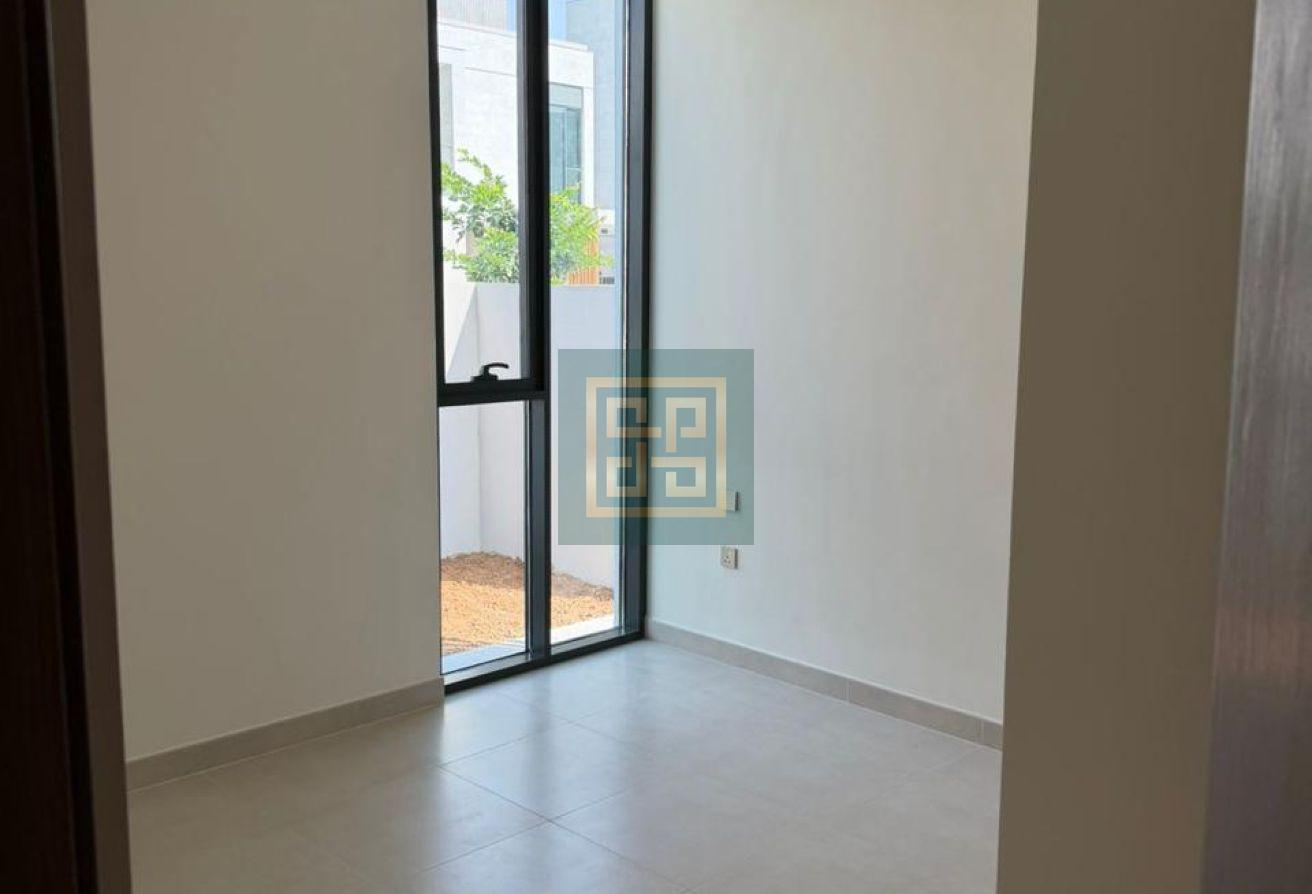 Spacious | Premium Unit | Vacant photo 14