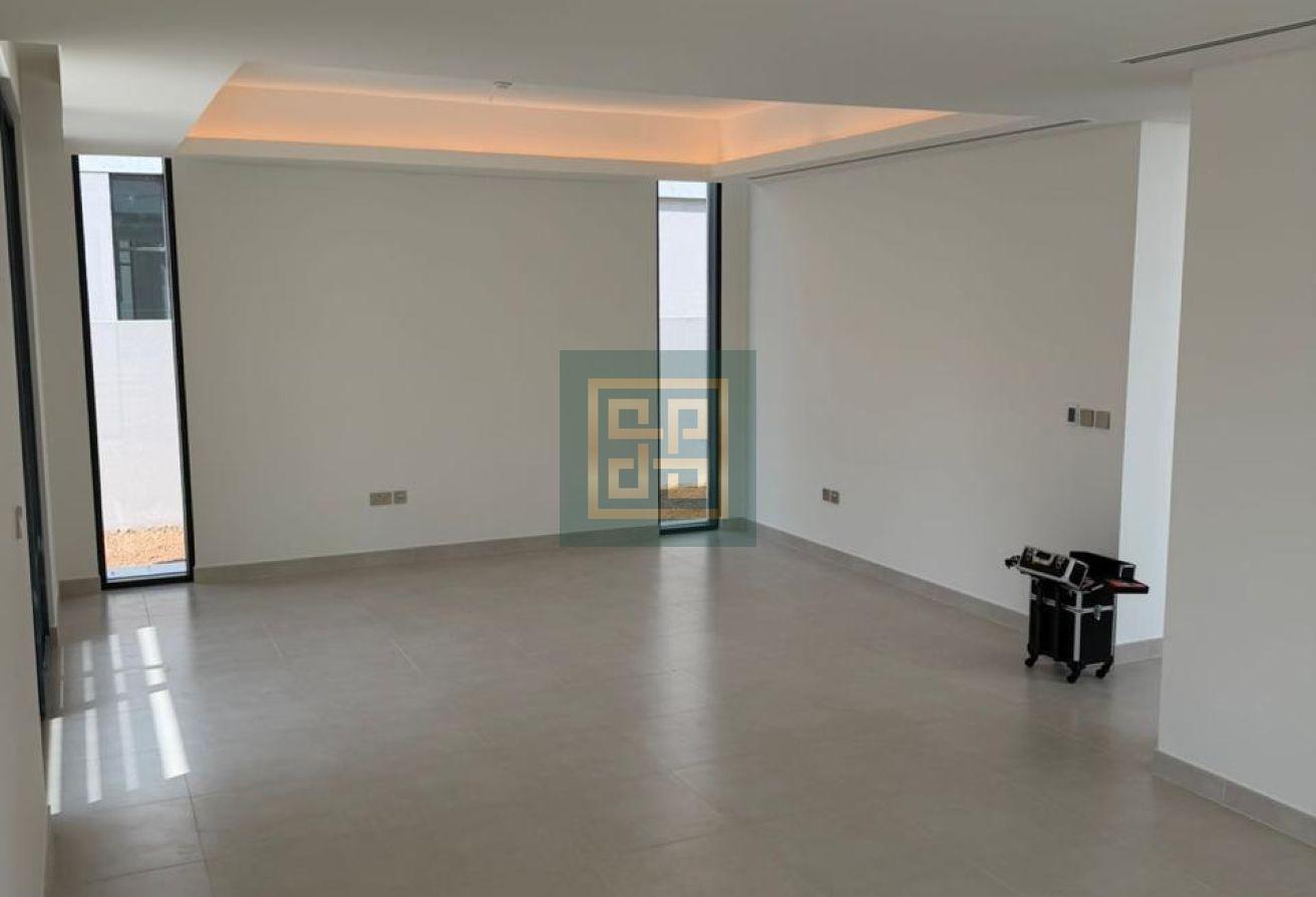 Spacious | Premium Unit | Vacant photo 3