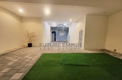 Villa - 4 Bedrooms - 6 Bathrooms for rent in Airport Road Area - Al Garhoud - Dubai