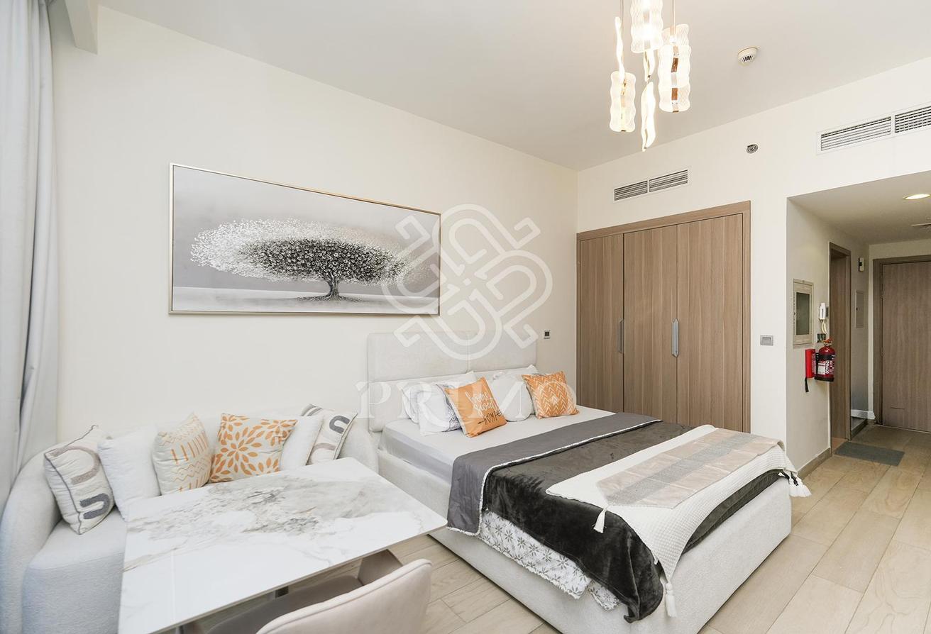 FLEXIBLE TERMS I POOL VIEW I FULLY FURNISHED photo 2