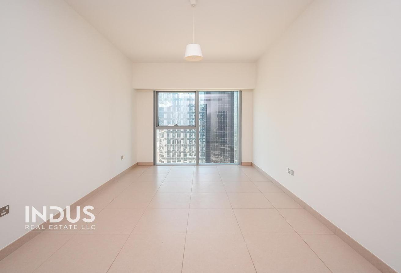 Prime Location | Near Metro | Iconic Views photo 12