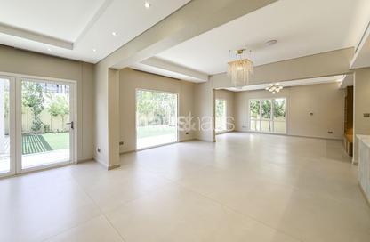 Villa - 4 - 4 for rent in Meadows 2 - Meadows - Dubai Villa - 4 - 4 for rent in Meadows 2 - Meadows - Dubai