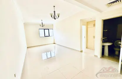 Apartment - 1 Bedroom - 2 Bathrooms for rent in Muwaileh 29 Building - Muwaileh - Sharjah