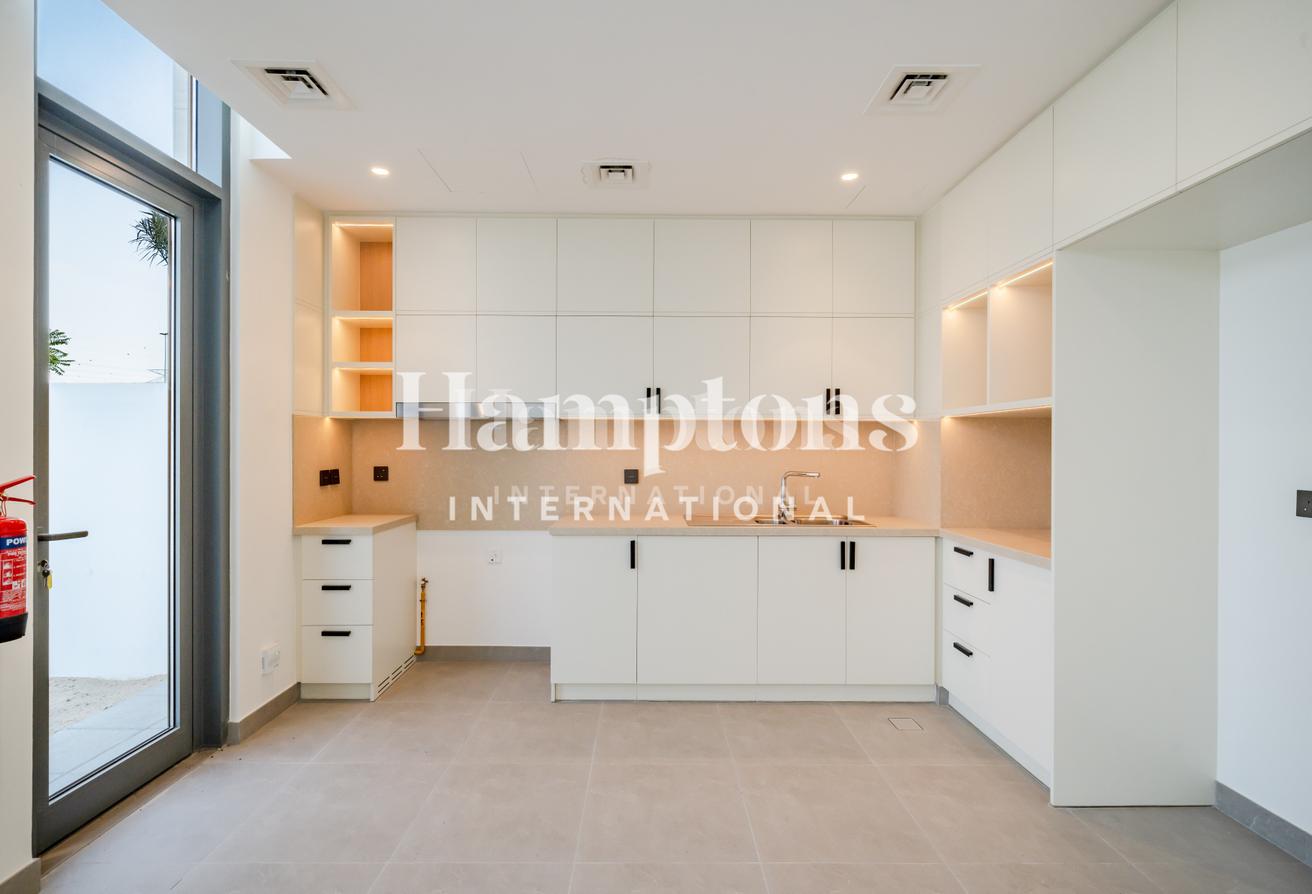 Vacant | Near to Pool Gym | Bright Unit photo 9