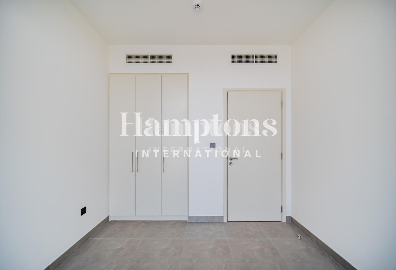 Vacant | Near to Pool Gym | Bright Unit photo 3