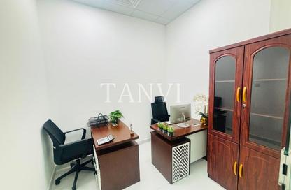 Office Space - Studio - 1 Bathroom for rent in Red Avenue - Al Garhoud - Dubai
