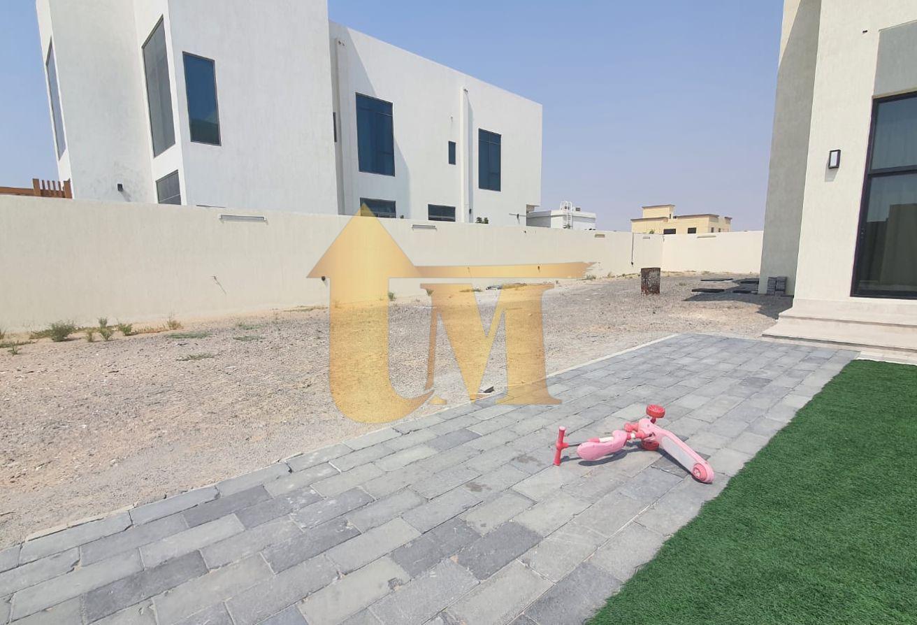 Luxury |Independent 4BR+Maid Villa |private garden photo 2