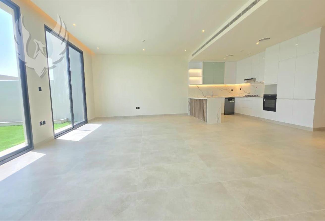 Spacious unit | Landscaped | With Appliances photo 5