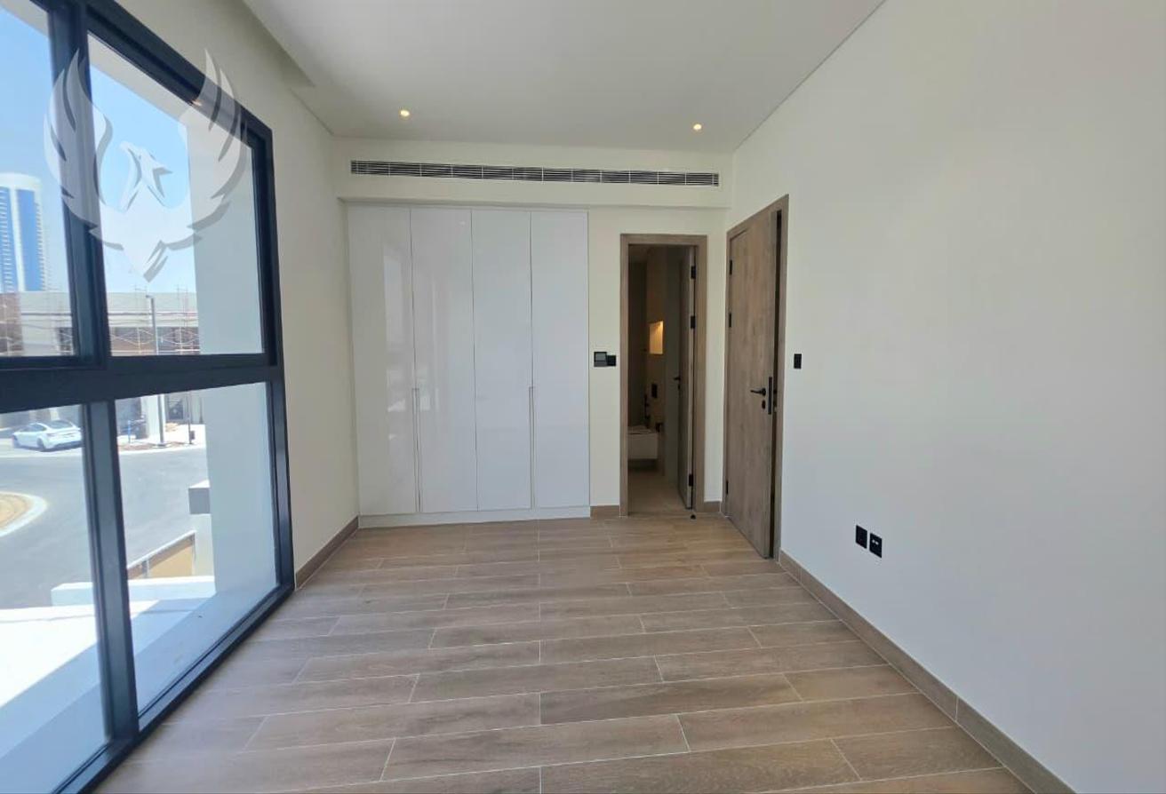 Spacious unit | Landscaped | With Appliances photo 16
