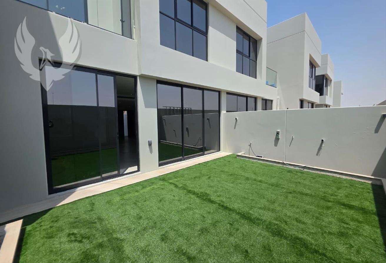 Spacious unit | Landscaped | With Appliances photo 28