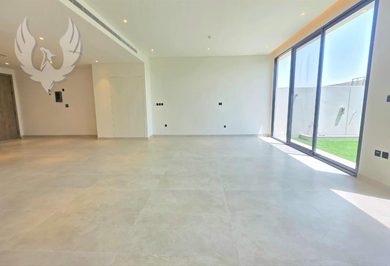 Spacious unit | Landscaped | With Appliances photo 6