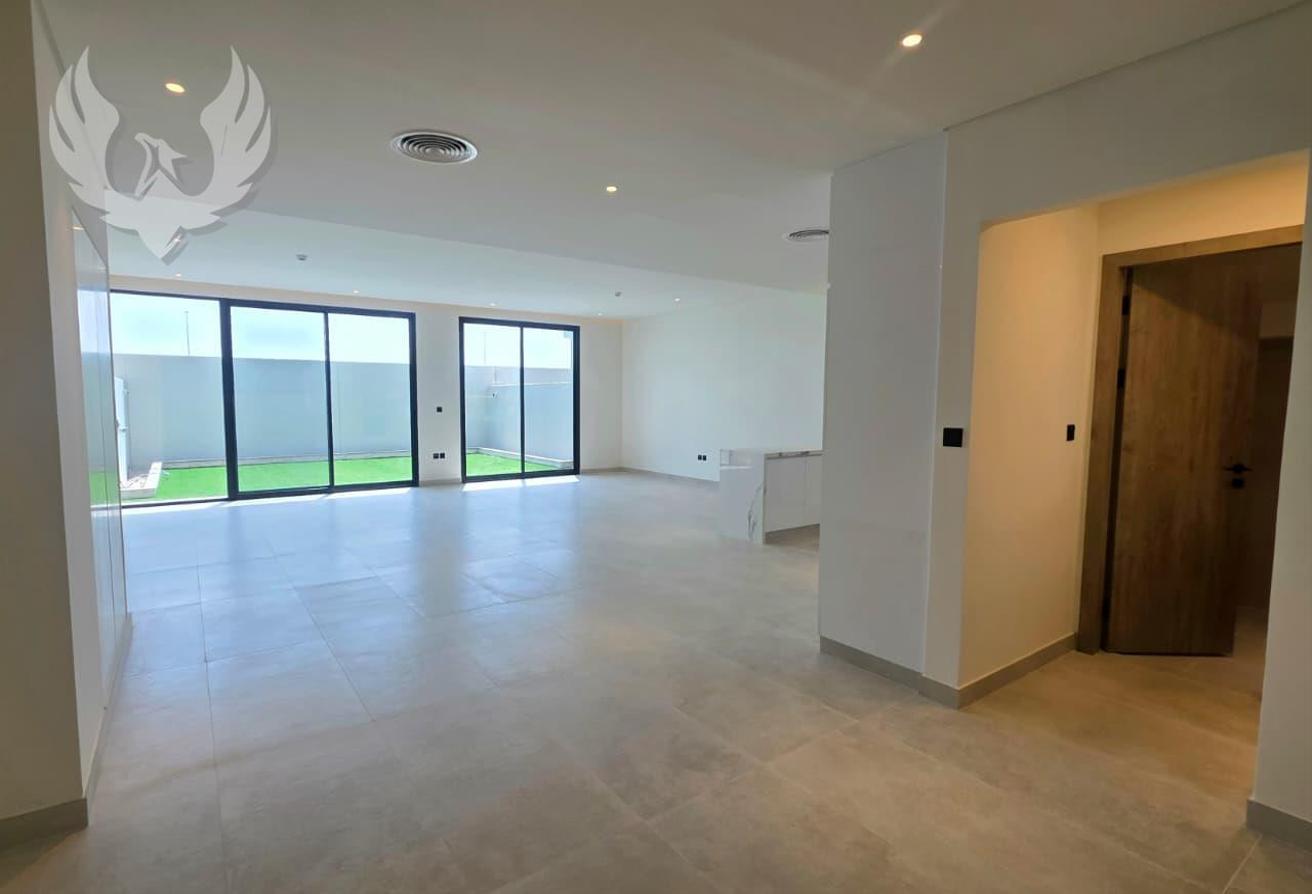Spacious unit | Landscaped | With Appliances photo 8