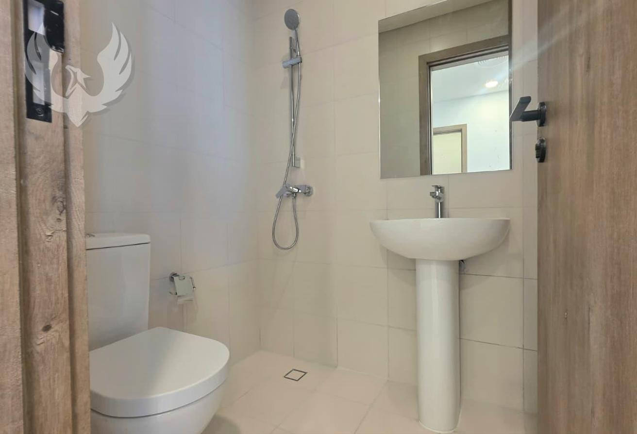 Spacious unit | Landscaped | With Appliances photo 12