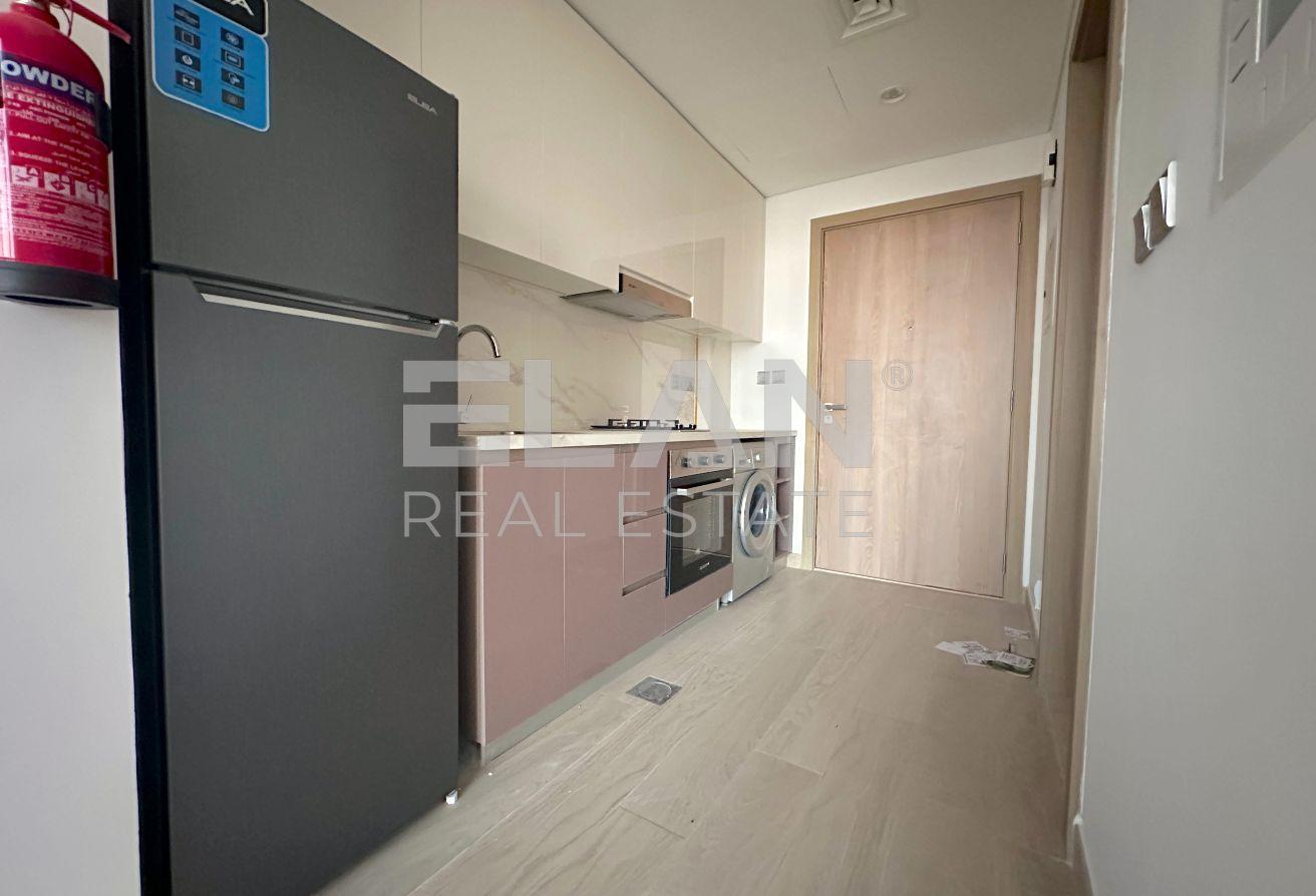 Unfurnished - Vacant - Pool View photo 8