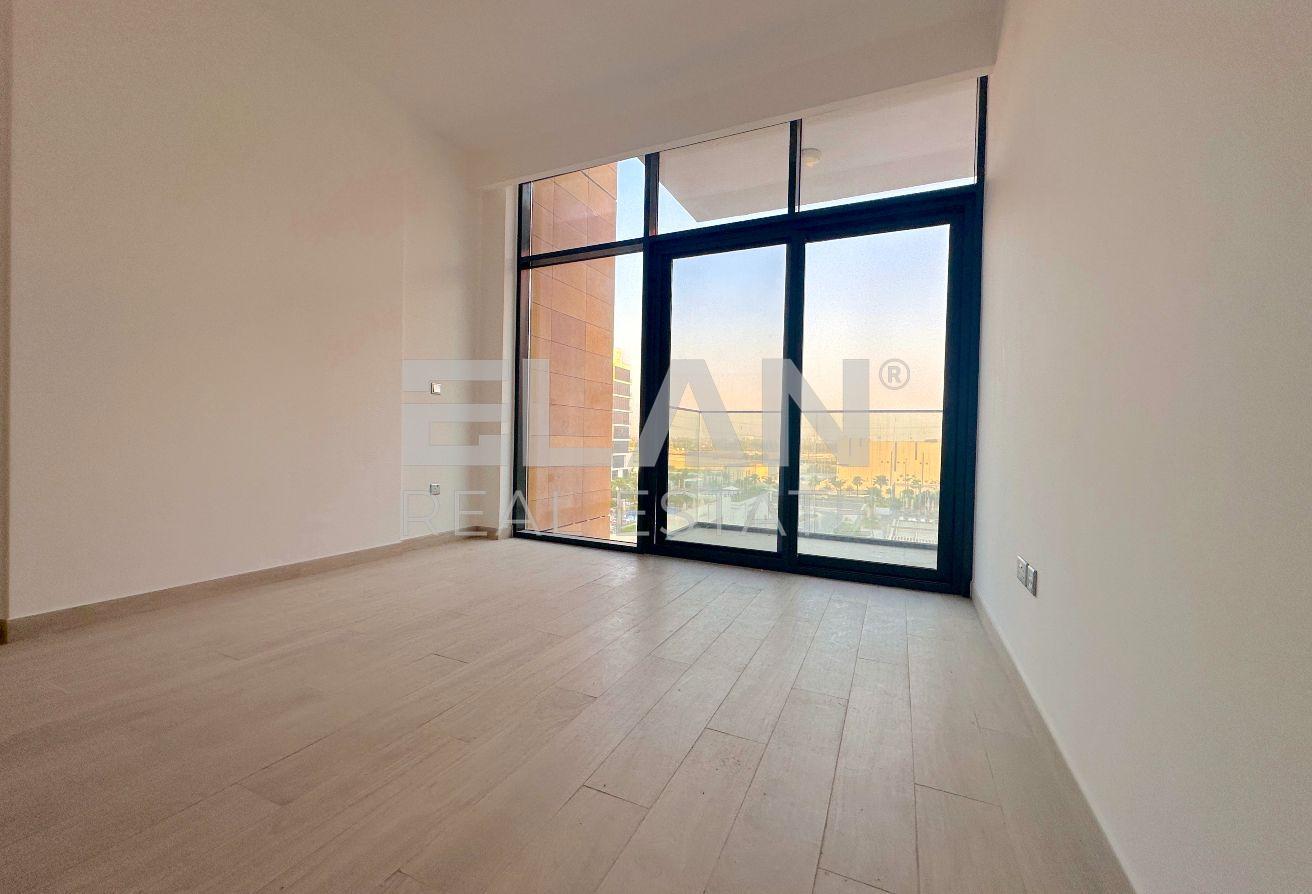 Unfurnished - Vacant - Pool View photo 6