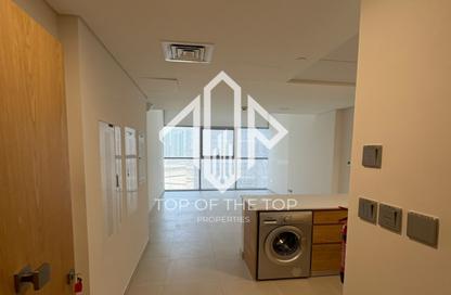 شقة - 2 غرف نوم - 2 حمامات للايجار في راديانت سكوير - مدينة الأضواء - جزيرة الريم - أبوظبي