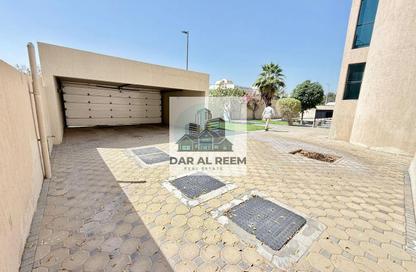 Villa - 4 Bedrooms - 6 Bathrooms for rent in Al Falaj - Al Riqqa - Sharjah