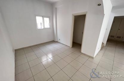 Villa - 3 Bedrooms - 2 Bathrooms for rent in Springs 2 - The Springs - Dubai