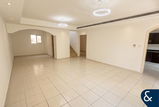 Well Maintained | Near Pool And Park | 3Bed photo 2