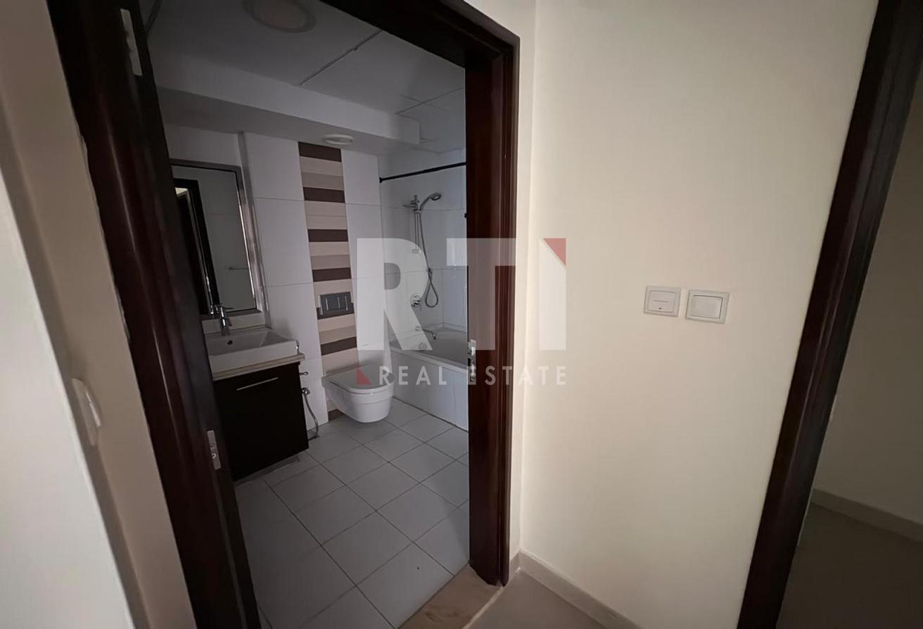 DOWNTOWN LIVING | SWIMMING POOL VIEW | UNFURNISHED photo 17