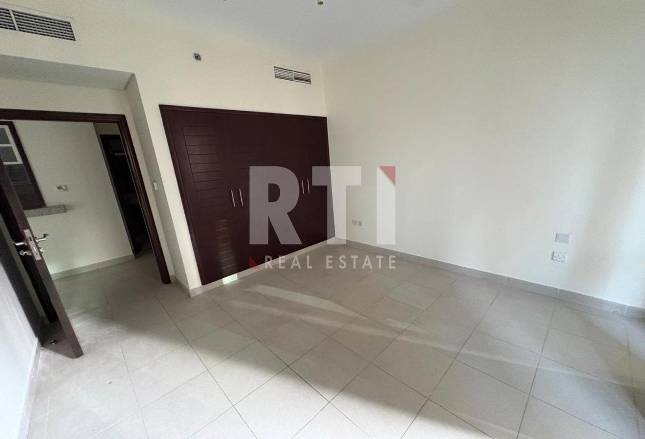 DOWNTOWN LIVING | SWIMMING POOL VIEW | UNFURNISHED photo 14