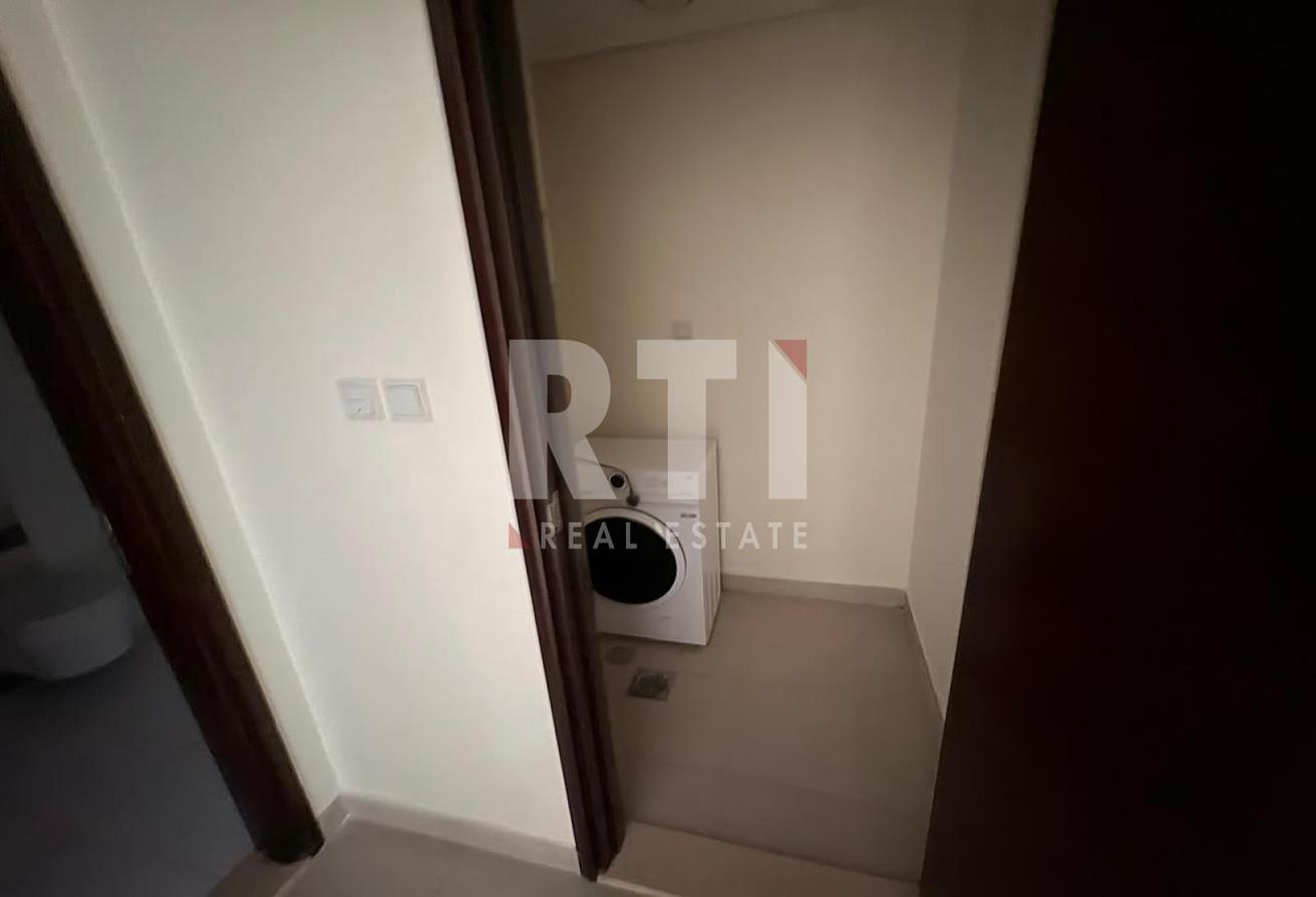 DOWNTOWN LIVING | SWIMMING POOL VIEW | UNFURNISHED photo 16